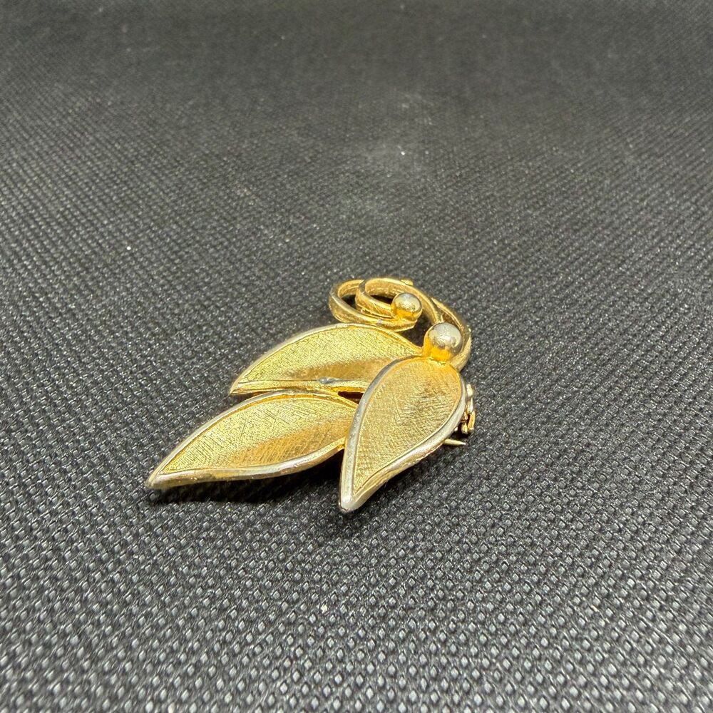 Vintage Unmarked Gold Tone Leaf Brooch Faux Pearl Swirl Pin Mid Century Modern